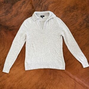 Theory Cashmere Light Gray V-Neck Sweater